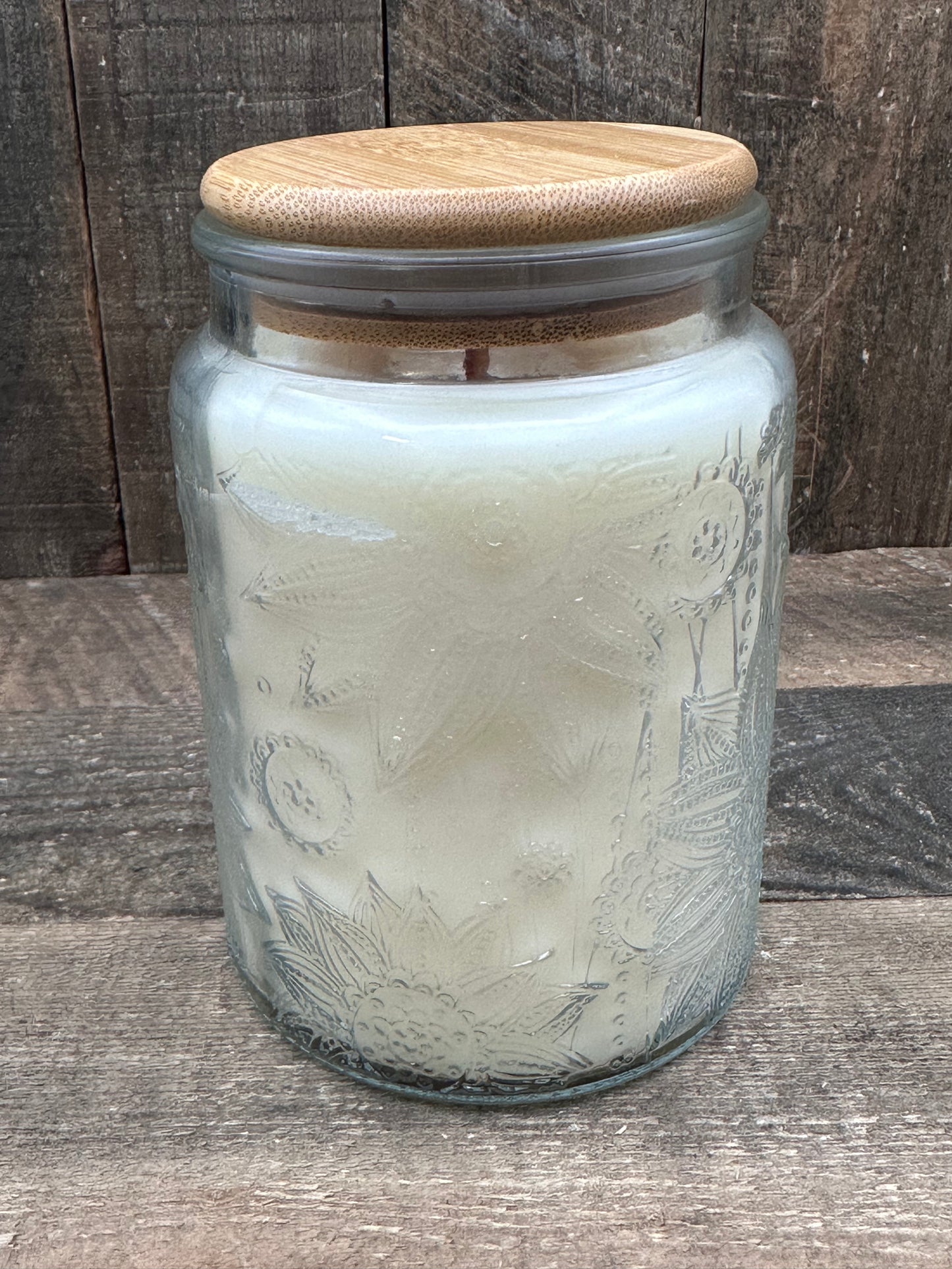 Clear raised Flower 25 Ounce Wood Wick Candle with Bamboo Lid